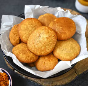 Dal kachori with aloo sabji [1 piece]