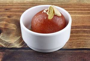 Hot gulab jamun [1 piece]