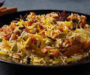 Veg Biryani With Raita