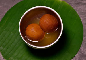 Hot Gulab Jamun (2 Pcs)