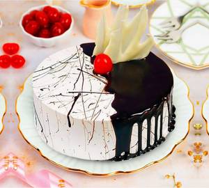 Creamy Drip Black Forest Cake - (500 Gms)