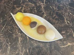 Pancham's Bhola Bhala Rasgulla Feast( 5 Pcs Assorted Rasgullas)
