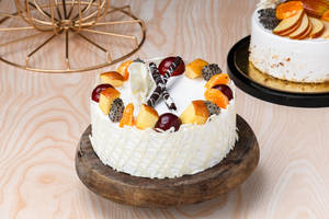 Blueberrry With Fresh Fruit Cake