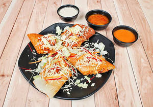 American Paneer Delight Dosa (Served with Cocunut Chutney, Red Chutney and sambar)