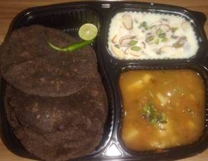 4 Kuttu Ki Poori With Falahari Sabzi+ Makhana Kheer