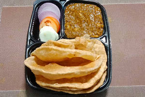 Punjabi Choley With Puri [4pcs]
