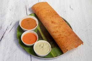 Schzewan Sada Dosa (Served With White Chutney, Laal Chutney And Sambhar)