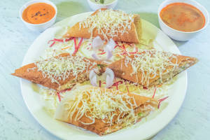 Salad Roast Dosa (Served with Cocunut Chutney, Red Chutney and sambar)