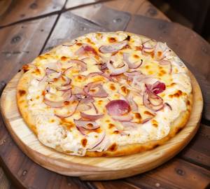 Cheese n onion pizza