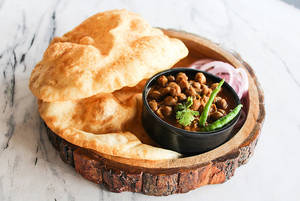 Jethu Halwais Special Chhole Bhature
