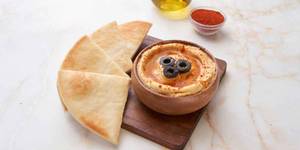 Peri Peri Hummus with pita bread