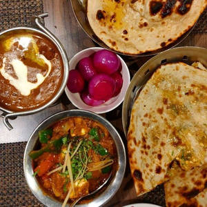 Kadhai Paneer,dal Makhani Combo Thali