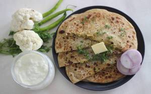 Gobhi Paratha With Curd