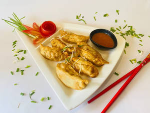 Tibetan Chicken Fried Momo (6 pcs)