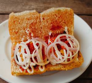 Cream and onion vadapav
