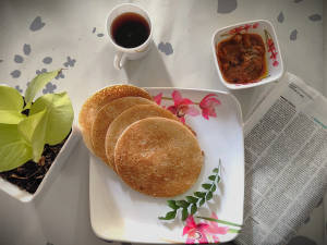 4 Set Dosa And Chicken Curry [2 Pieces]