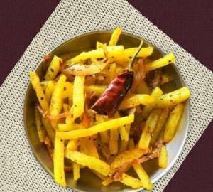 Hot Luchi 4 Pcs +Aloo Vaja with Mixed Acher