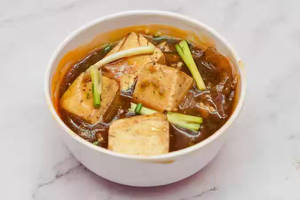 Veg Hakka Noodles + Chilli Chicken ( 4 Pieces)