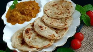 2 Kerala And Malabar Parotta And Chicken Curry [2 Pieces]