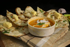 Butter Naan With Shahi Paneer / Gravy Soya Chaap
