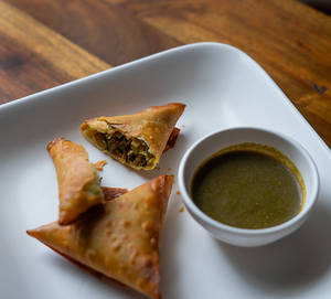 Kheema Samosa Mutton With Mint Chutney (4 Pcs)
