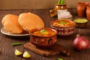 Poori With Aloo Sabji Meal