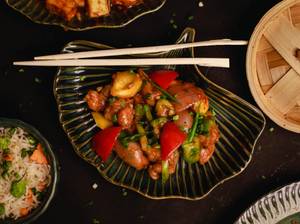 Diced Chicken Schezwan Style (Dry)