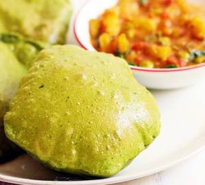 Palak Poori & Chole[ 4 Pc ]