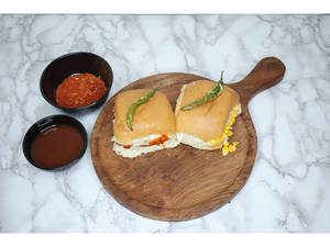 Masala Vada Pav + Maka Palak Vada Pva + Coldrink [GVP]