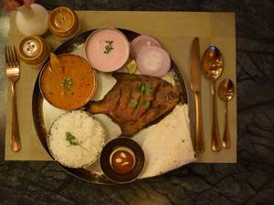 Pomfret Thali With Bhakri