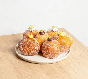 Assorted Box Of 6 Doughnuts
