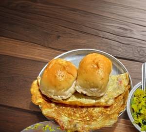 Double Egg Masala Omelette Pav