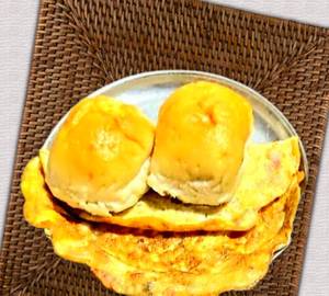 Double Egg Omelette Pav