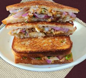 Cheesy Masala Onion Sandwich