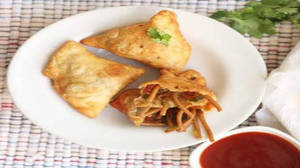 Noodles Samosa 2pc