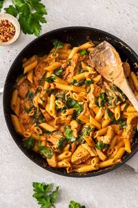 Hot and spicy chicken pasta