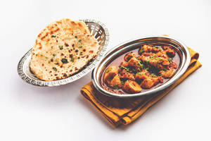 Amritsari Gravy Chaap + 2 Tawa Parantha