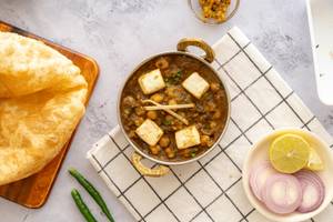 Paneer Chole Bhature