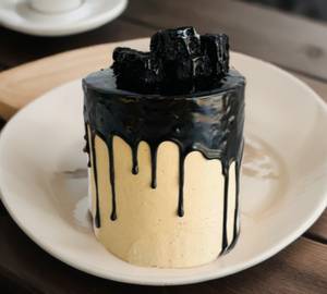 Choco overflow delight cake