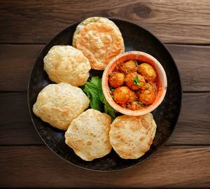 Luchi (4 Pis) & Egg Curry