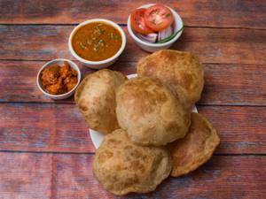 Poori 6pcs+ Kheer+ Seasonal Sabji+ Salad