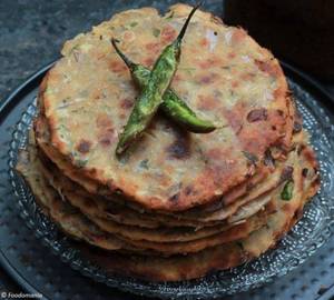 Pyaaz paratha in desi ghee