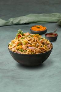 Chicken Hakka Noodles Bowl