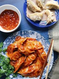 Paneer Momos In Schezwan Sauce [6 Pcs]