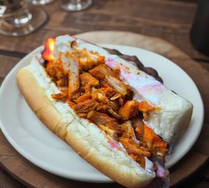 Bun Chicken Shawarma