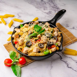 Chicken Agli Olio Pasta (500 Ml) - Non-veg