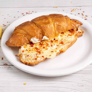 Cheesy Chilli Baked Croissant (Veg)