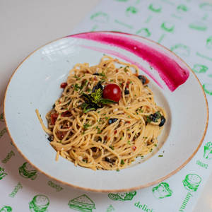 Veg Spagheeti Alio E Olio Pasta
