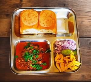 Kolhapuri  Spicy Misal Pav