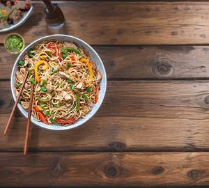 Hong Kong Egg Chicken Hakka Noodles